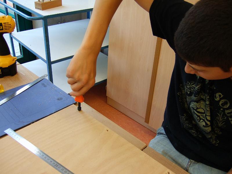 Projekt Theke16.JPG - Senken der Bohrlöcher.